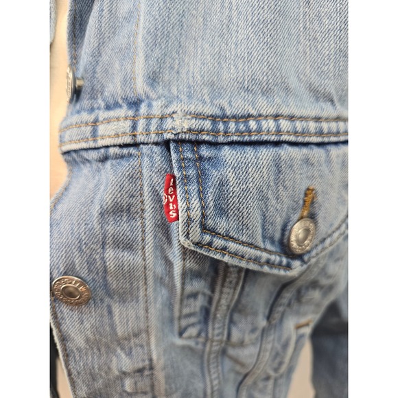 Vintage Levi's Women's Light Wash Denim Trucker Jacket Size S - Picture 2 of 7